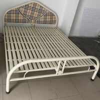 Giường sắt 1m6, 1m8 sơn tĩnh điện màu kem sắt dày 5 jem, 3 người nằm thoải mái, giao hỏa tốc 2h