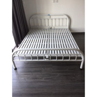 Giường sắt bi tròn màu trắng rộng 1m2 dài 2m tại Hà Nội