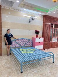 Giường sắt có hoa màu xanh dương 1m6x2m Hà Nội