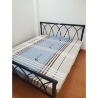 giường sắt đan chéo 1m4 x 2m