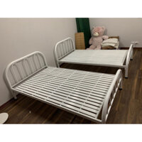 Giường sắt đơn giản màu trắng 1m2x2m