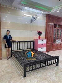 Giường sắt hộp vuông đen 40x80 rộng 1m8 dài 2m