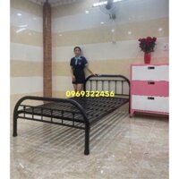 Giường sắt mỹ nghệ bi đen rộng 1m2 dài 2m Hà Nội