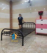 Giường sắt mỹ nghệ tròn đen 1m2x2m