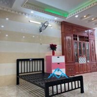 Giường sắt mỹ nghệ vuông 1m2x2m