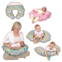 Gối chữ C có in tên mẹ và bé.