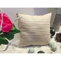 Gối sofa và vỏ gối kẻ