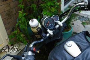 Gọng bình nước đa năng Beto