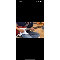 Guitar điện màu đỏ