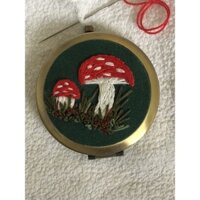 Gương mini nắp gập thêu tay 7cm