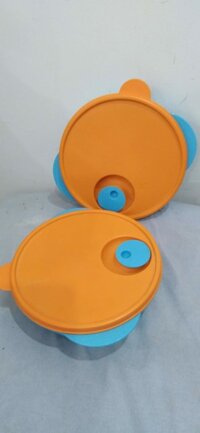 Hai khay ăn cho trẻ em của Tupperware