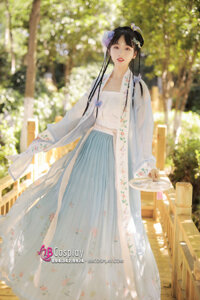 Hán Phục Huỳnh Vũ Bạch Lam