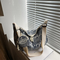 Hàn Quốc Niche Design 2024 Phong Cách Mới Đơn Giản Thu Đông Phù Hợp Với Túi Messenger Nữ Thường Ngày Túi Bánh Bao Bề Mặt Mềm Túi Đeo Vai