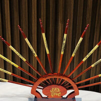 [Hàng chuẩn Bát Tràng] Bộ giá đũa thờ gỗ chạm khắc hình dẻ quạt vẽ rồng - Kiểu thẳng - 10 đôi