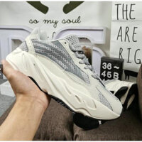 Hàng có sẵn Giày thể thao cổ điển Yeezy BOOST 700 V2 2 màu dành cho nam và nữ U AIOA
