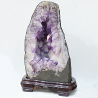 Hang Đá Thạch Anh Tím Amethyst Phong Thủy Đế Gỗ Tự Nhiên 42x22x16cm