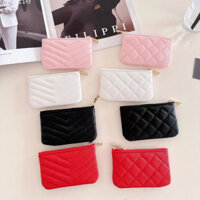 Hàng giao ngay Da cứu trợ / Họa tiết hình chữ V / họa tiết lưới cổ điển Dây kéo ví đựng tiền xu Hộp đựng chìa khóa túi đựng thẻ.. Túi đựng tai nghe Hộp đựng thẻ ngân hàng Túi đựng thẻ thời trang thiết yếu hàng ngày