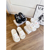 [HÀNG MỚI VỀ] DÉP NHỰA ĐÚC KÈM TICKER DỄ THƯƠNG ( LABUBU MINI NGẪU NHIÊN )