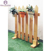 Hàng rào gỗ chắn cửa cầu thang