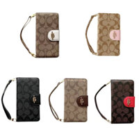 Hàng Spot. Thương hiệu thời trang Cch. Giảm da / họa tiết cổ điển. Phong cách khung. Túi đựng thẻ lật + dây ngắn cầm tay. vỏ iPhone. Thích hợp cho iPhone 16Pro Max 15plus 14Pro 13.12.