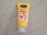 Hàng Thái - Vaseline Healthy Bright Spf 50+ 300ml (Kiện 12 chai) (Hàng nguyên kiện)
