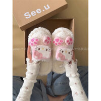 [Haroro] Giày ấm áp Hellokitty Sanrio Dép đi trong nhà Mèo con dễ thương Móng vuốt mỡ ~ Giày lông thú ấm áp thoải mái cho nữ Mặc ngoài trời Thu Đông Phong cách mới Dép Cotton đế dày tại nhà