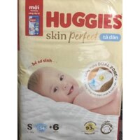 HCM - [ Tặng Thêm 6 Miếng Bên Trong] - Sỉ 1 Thùng/Cây  3 Gói Tã dán sơ sinh Huggies S54 Skin Perfect ( 4-8kg)