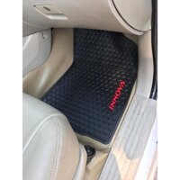 HCM-Thảm sàn, Lót Sàn Cao Su Xe Toyota Innova 2006 đến 2022 - 3 hàng ghế ,màu đen, đế có chống trượt - đen chữ đỏ