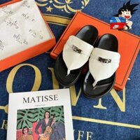 Hermes Xuyên Biên Giới 2024 Đầu Xuân Phong Cách Mới kelly Phần Cứng Khóa Nữ Dép Phẳng Phiên Bản Cao Cấp T-Flip Dép Nhà Sản Xuất Bán Buôn