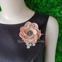 Hoa cài áo đính đá