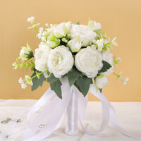 Hoa cưới cầm tay cô dâu , hoa hồng