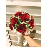 Hoa cưới cầm tay cô dâu sang trọng