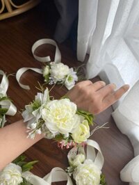 HOA ĐEO TAY CÔ DÂU, PHÙ DÂU