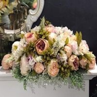Hoa giả để bàn họp hội nghị đẹp