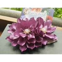 Hoa mẫu đơn cài áo dài hoặc đầm màu tím đậm