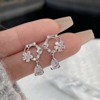 Hoa tai vòng nguyệt quế charm treo