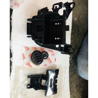 Hộc bình ắc quy Spark 135 Fi thailand chính hãng Yamaha thailand.