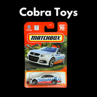 HOLDEN VF COMMODORE SSV POLICE - Cobra Toys - MATCHBOX - Xe mô hình tỉ lệ 1:64