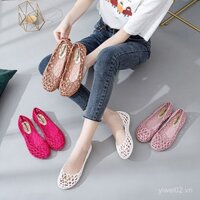 [Hơn 1.000 khách hàng thường xuyên] Dép nữ 2025 mới mùa hè ngoài trời, đế phẳng mềm mại, thời trang y tá, dép rỗng chống trượt bằng nhựa