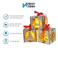 Hộp 3 đèn vuông trang trí cây thông Noel có đèn nến ánh sáng vàng, nhãn hiệu Nho Xinh, xuất xứ Việt Nam, có thể làm quà tặng, quà lưu niệm