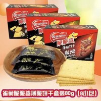 Hộp bánh quy giòn mỏng Nestlé Crunchy Shark 80g, vị gà, vị thịt bò nướng than, vị phô mai, khoai tây nướng