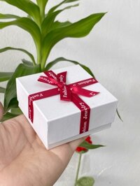 Hộp đựng quà hình vuông màu trắng 4x7.5cm Bạc Hiểu Minh HQ004