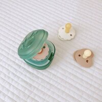 Hộp Đựng Ti Giả/Núm Ti Hình Vuông Bảo Vệ An Toàn, Tiện Lợi Họa Tiết Dễ Thương Cho Bé