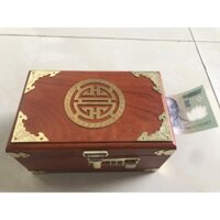 Hộp đựng tiền tiết kiệm gỗ Hương có khóa số - An toàn ( 1 hộp T K Bọc )