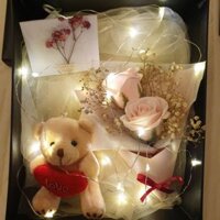 HỘP HOA KÈM GẤU ĐÈN ĐOM ĐÓM