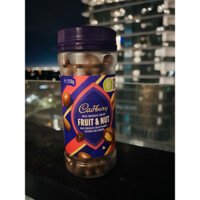 Hộp kẹo milk chocolate coated fruit&nut