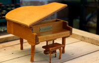 Hộp nhạc gỗ Đàn Piano lên dây cót cốt nhạc vàng tốt (Grand Piano Music Box)