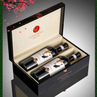 Hộp quà 2 chai vang Collefrisio In & Out (cá chép) – Ý