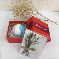 Hộp Quà tặng Bạn, Bom tắm Bathbomb dưỡng da và Thiệp hoa khô f5farm.