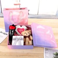 Hộp quà tặng sang trọng kèm hoa sáp và gấu bông BD805